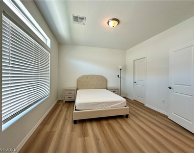 640 Stone Hammer Avenue - Photo Thumbnail 8