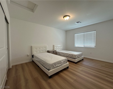 640 Stone Hammer Avenue - Photo Thumbnail 11