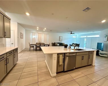 640 Stone Hammer Avenue - Photo Thumbnail 6