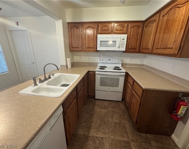 701 Capri Drive - Photo Thumbnail 5