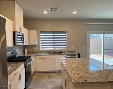 7521 Dragonfruit Avenue - Photo Thumbnail 6