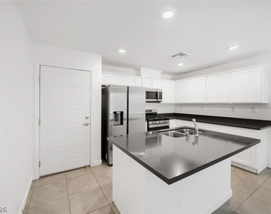 3509 Golden Chariot Avenue - Photo Thumbnail 7