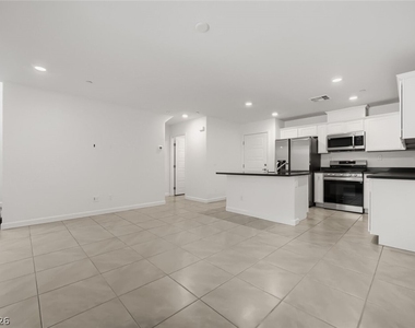 3509 Golden Chariot Avenue - Photo Thumbnail 4