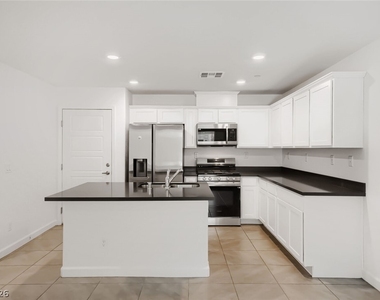 3509 Golden Chariot Avenue - Photo Thumbnail 10