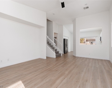 886 Park Walk Avenue - Photo Thumbnail 4