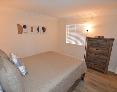 230 E Flamingo Road - Photo Thumbnail 14