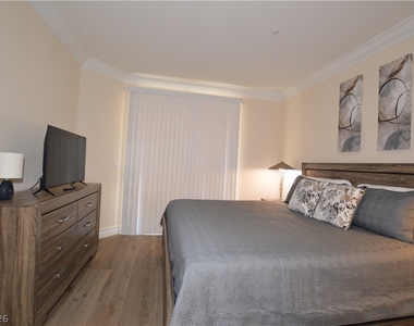 230 E Flamingo Road - Photo Thumbnail 7