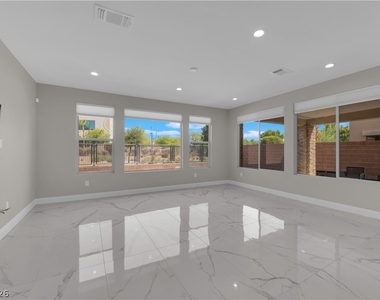 10254 Kesington Drive - Photo Thumbnail 9