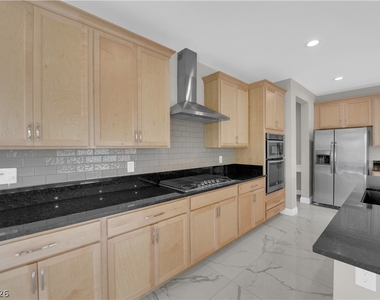 10254 Kesington Drive - Photo Thumbnail 10