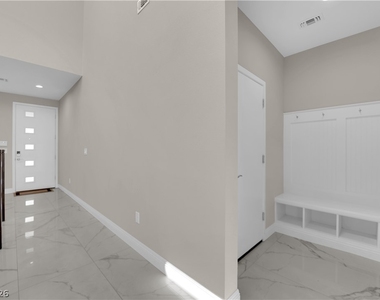 10254 Kesington Drive - Photo Thumbnail 12