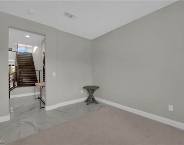 10254 Kesington Drive - Photo Thumbnail 15