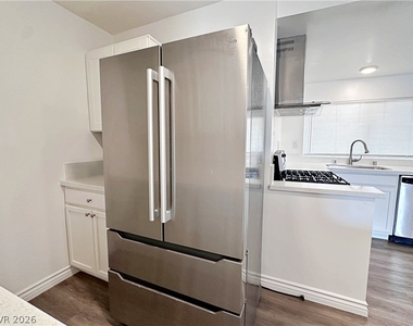 812 Bracken Avenue - Photo Thumbnail 8