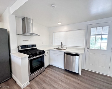 812 Bracken Avenue - Photo Thumbnail 6