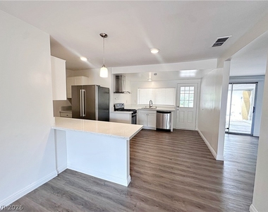 812 Bracken Avenue - Photo Thumbnail 2