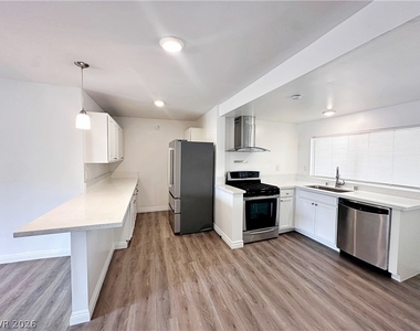 812 Bracken Avenue - Photo Thumbnail 4