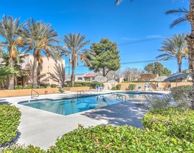 5122 S Jones Boulevard - Photo Thumbnail 10