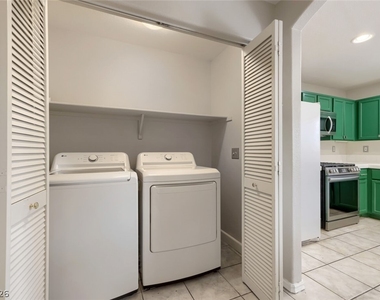 950 Sweeping Vine Avenue - Photo Thumbnail 19
