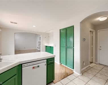 950 Sweeping Vine Avenue - Photo Thumbnail 8