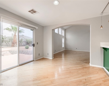 950 Sweeping Vine Avenue - Photo Thumbnail 6