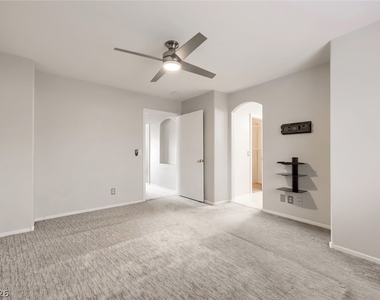 950 Sweeping Vine Avenue - Photo Thumbnail 12