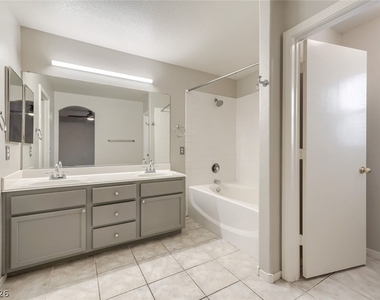 950 Sweeping Vine Avenue - Photo Thumbnail 13