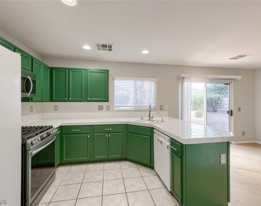 950 Sweeping Vine Avenue - Photo Thumbnail 9