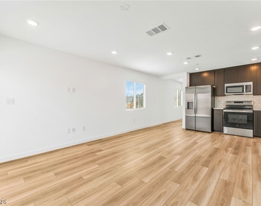 2204 Abraham Avenue - Photo Thumbnail 7