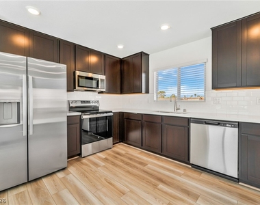 2204 Abraham Avenue - Photo Thumbnail 11