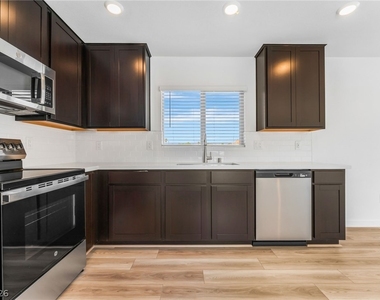 2204 Abraham Avenue - Photo Thumbnail 12