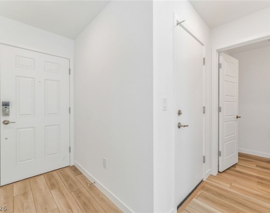 2204 Abraham Avenue - Photo Thumbnail 4