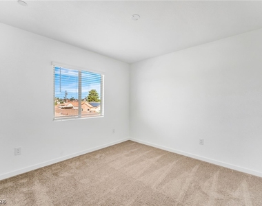 2204 Abraham Avenue - Photo Thumbnail 23