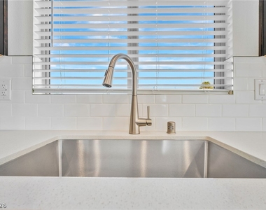 2204 Abraham Avenue - Photo Thumbnail 15