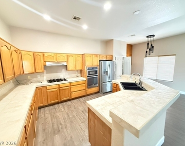 275 Macsnap Avenue - Photo Thumbnail 1