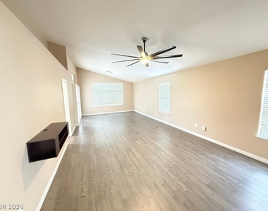 275 Macsnap Avenue - Photo Thumbnail 13