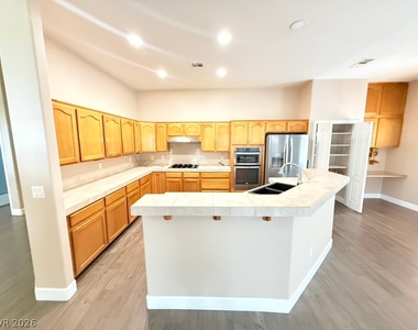 275 Macsnap Avenue - Photo Thumbnail 4