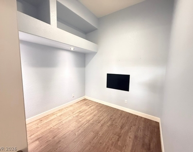 275 Macsnap Avenue - Photo Thumbnail 12