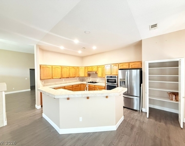 275 Macsnap Avenue - Photo Thumbnail 2