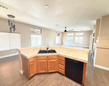 275 Macsnap Avenue - Photo Thumbnail 3