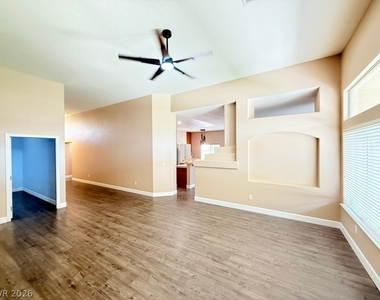 275 Macsnap Avenue - Photo Thumbnail 11