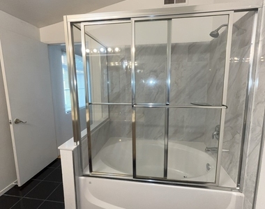 5415 W Harmon Avenue - Photo Thumbnail 3