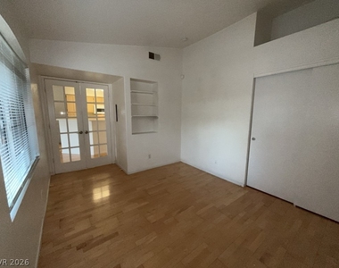 5415 W Harmon Avenue - Photo Thumbnail 2