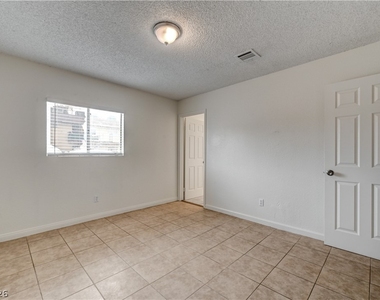 1832 Goldfield Street - Photo Thumbnail 10