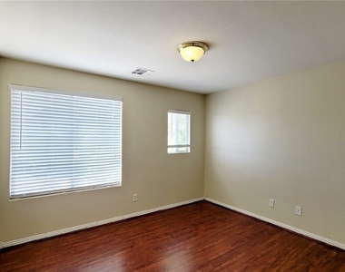 8344 Golden Cypress Avenue - Photo Thumbnail 12