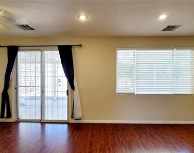 8344 Golden Cypress Avenue - Photo Thumbnail 7