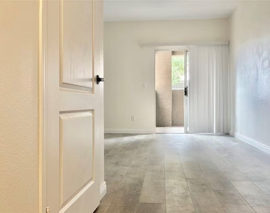 5525 W Flamingo Road - Photo Thumbnail 9
