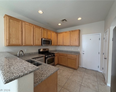 5553 Chapin Mesa Avenue - Photo Thumbnail 2