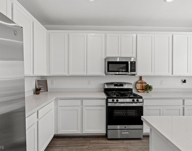 541 Preston Crest Street - Photo Thumbnail 10