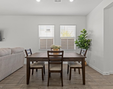 541 Preston Crest Street - Photo Thumbnail 4