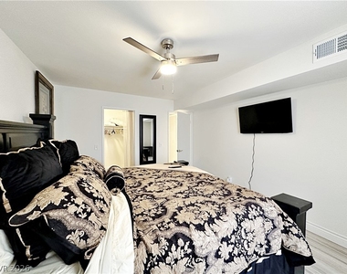 1405 Vegas Valley Drive - Photo Thumbnail 20