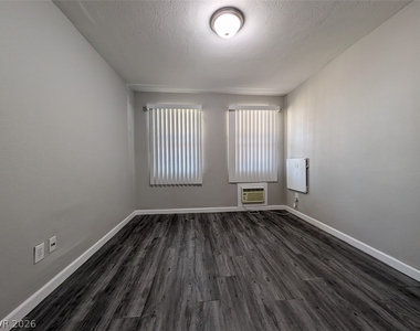 319 N 11th Street - Photo Thumbnail 12
